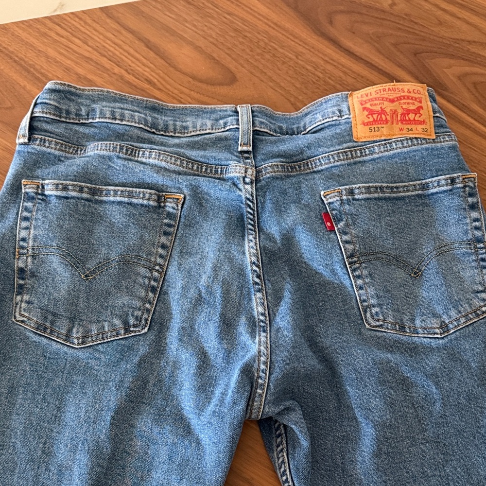 Levi's Classic Blue Jeans with Red Tag